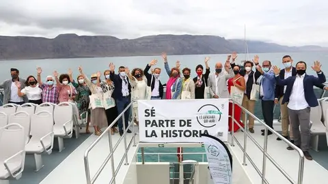 Imagen del día que se presentó la campaña en la Octava Isla.