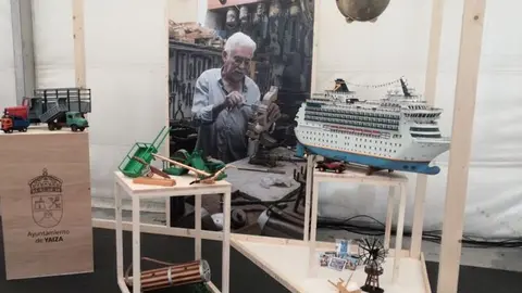 Imagen del polémico barco de cruceros que llevó Yaiza a su expositor en la Feria de Artesanía.