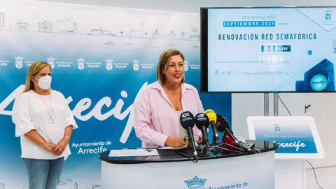 Astrid P&eacute;rez y &Aacute;ngela Hern&aacute;ndez durante la presentaci&oacute;n del proyecto.