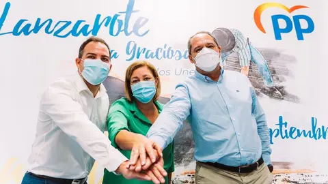 Juan Monzón junto a Astrid Pérez y Jacobo Medina este sábado