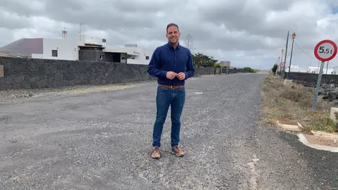 Jacobo Medina en la  carretera de Masdache