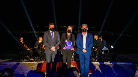 Entrega de distinción turística a Naviera Armas