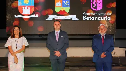 Tres alcaldes de municipios hermanados