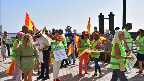 Imagen de las personas que se concentraron este sábado en Arrecife.