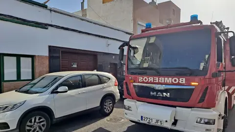 Los bomberos tuvieron que actuar rápido para sacar al hombre del interior del aljibe