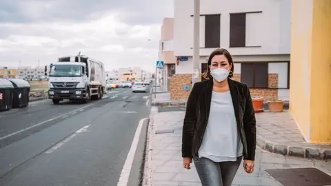 LA ALCALDESA FRENTE AL SOLAR DEL FUTURO CENTRO DE SALUD ok
