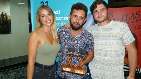 Iván Umpiérrez y los actores protagonistas de Perdóname José