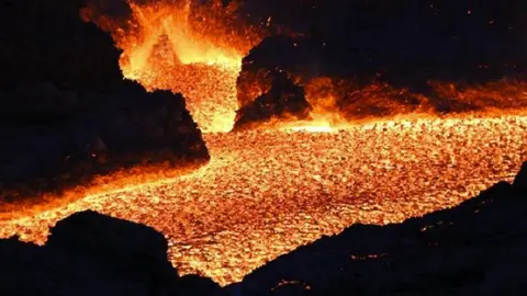 Imagen de la lava del volcán tomada este miércoles. 