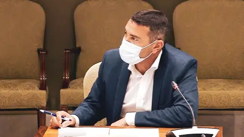 OSWALDO B EN COMISIÓN PARLAMENTO