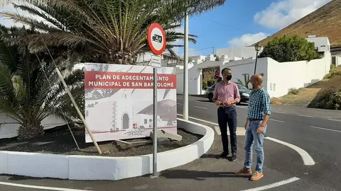 ALCALDE JUNTO RAÚL DE LEÓN CONCEJAL SERVICIOS PÚBLICOS