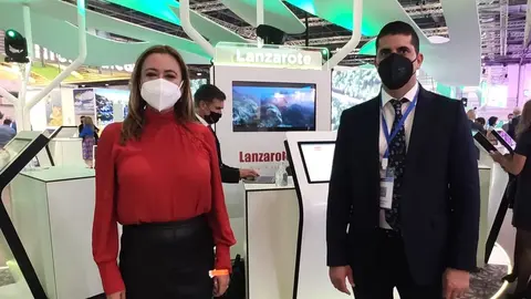 María Dolores Corujo y Benjamín Perdomo este lunes en la feria de Londres