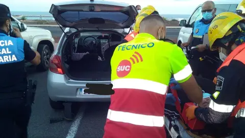 Momento en el que trasladan a la persona herida