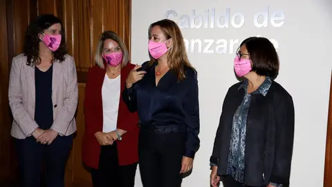 Presta. María Dolores Corujo y Noemí Santana, Consejera Dchos Sociales (7)