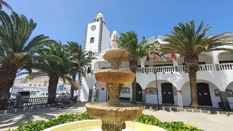FOTO AYUNTAMIENTO DE SAN BARTOLOMÉ (2)