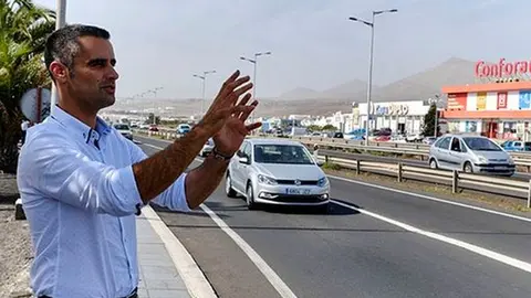 Alexis Tejera en una imagen de archivo explicando uno de los muchos proyectos que desarrolló en Playa Honda