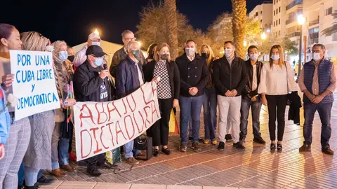 Imagen del encuentro entre los disidentes castristas y los representantes del PP de Lanzarote