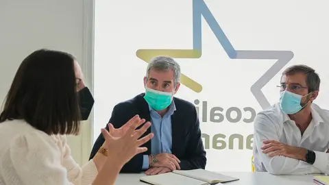 Fernando Clavijo con Pedro San Ginés y Migdalia Machín.