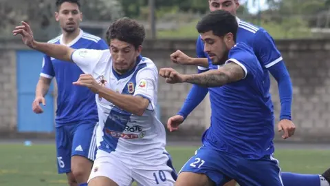 Uno de los instantes del encuentro de este domingo