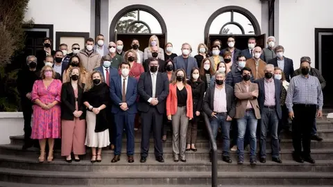 Imagen del grupo de representantes del PSOE que se desplazó este sábado a San Bartolomé.