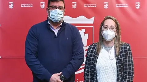 FOTO ISIDRO PÉREZ ALCALDE,  Y CONCEJALA FESTEJOS ESTEFANÍA LUZARDO
