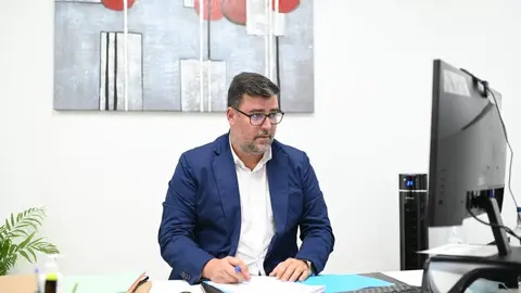 ISIDRO PÉREZ, REUNIÓN (1)