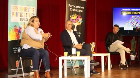 Elisa Ramírez y Alfonso Navarro, técnico y concejal del Área, respectivamente, del Ayuntamiento de Las Palmas de Gran Canaria junto a Alex Salebe. 