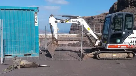 Imagen de un vecino del norte en la que se aprecia el inicio de los trabajos en el mirador de Guinate, donde ya se ha hecho un enorme agujero para colocar el SIVE
