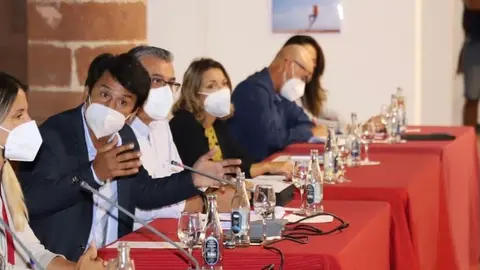 Imagen de archivo de un pleno municipal en Teguise