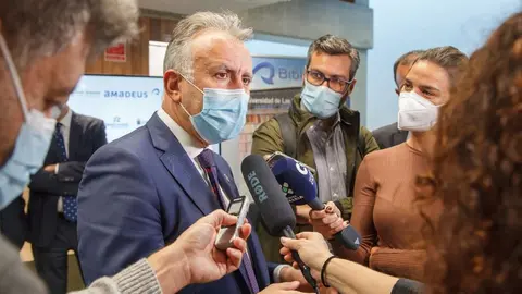 Ángel Víctor Torres en la rueda de prensa ofrecida este lunes.