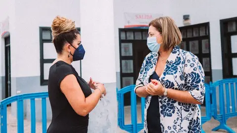 La alcaldesa y la concejal de Infracciones