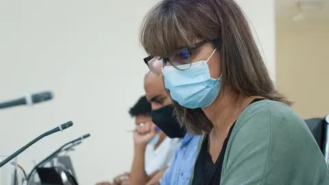 Leticia Padilla junto a su compañero Leandro Delgado en un pleno de la capital.