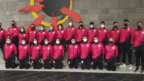 Imagen del equipo de natación en uno de sus desplazamientos.