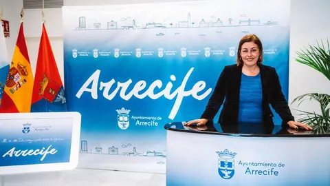 La alcaldesa de Arrecife en rueda de prensa