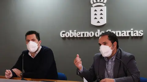 El viceconsejero de Empleo del Gobierno de Canarias, Gustavo Santana, y el director general de Trabajo, Alejandro Ramos, analizan los datos del paro correspondientes a diciembre de 2021.