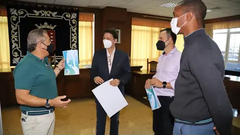 Presentación de la campaña "Zapatillas Solidarias".