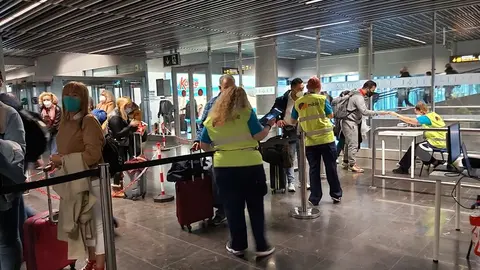 Solicitud del certificado covid en el aeropuerto.