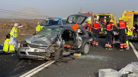 Actuación del Cuerpo de Bomberos en el accidente ocurrido este viernes en la LZ2.