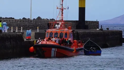 Imagen de archivo de otra llegada de Salvamento Marítimo.