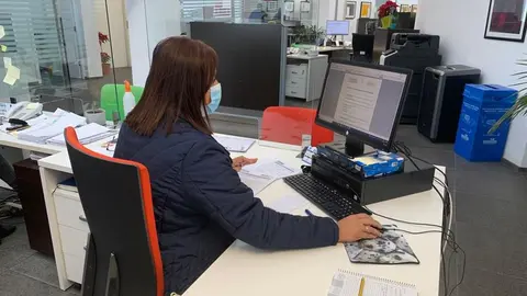 Imagen de la persona encargada por el Ayuntamiento para esta misión.