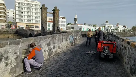 Limpieza grafitis en el Castillo de San Gabriel y el Puente de las  Bolas 3