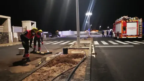 Actuación de los Bomberos en Playa Blanca.