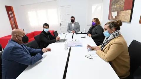 REUNI&Oacute;N ALCALDE Y CONCEJALAS CON AHINOR