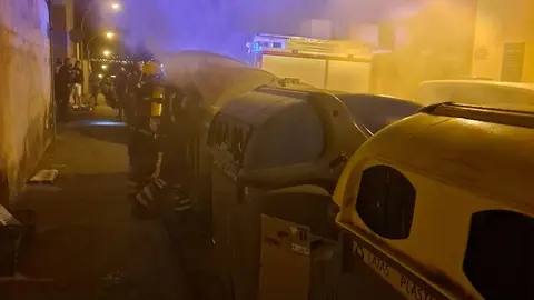 Incendio del contenedor sofocado este miércoles por los bomberos en Arrecife.