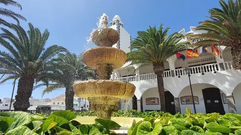 Imagen de la fachada del Ayuntamiento de San Bartolomé.