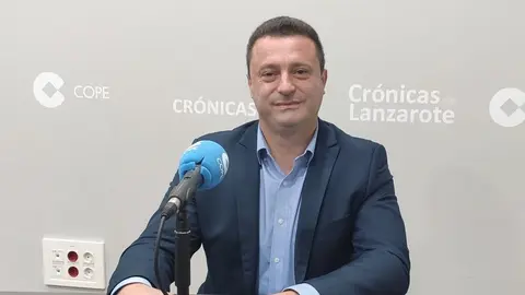 Óscar Noda este lunes en el estudio de Crónicas Radio-COPE Lanzarote.