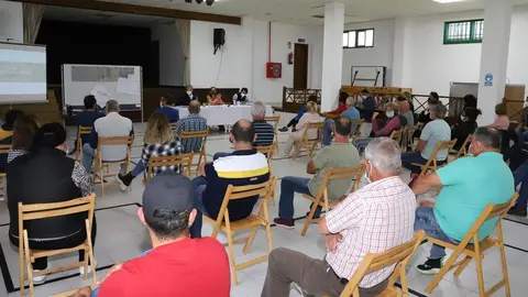 Encuentro entre los vecinos de Nazaret y Maria Dolores Corujo