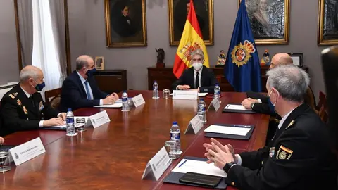 Imagen de la reunión de Interior con la Policía.