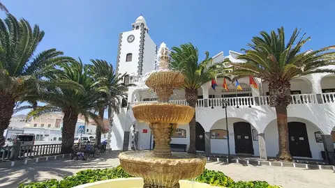 FOTO AYUNTAMIENTO DE SAN BARTOLOMÉ (2)