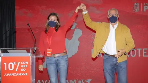 Marcial Martín con María Dolores Corujo en el reciente congreso del PSOE.