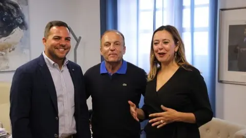 Jesús Machín con María Dolores Corujo y Jacobo Medina cuando todavía estaba vivo el pacto entre el PP y el PSOE.
